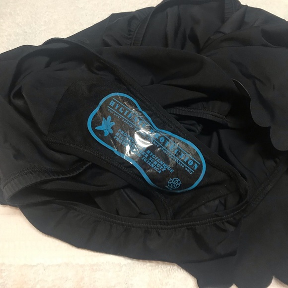 New Fit 4 U Scalloped Swim skirt - Picture 4 of 4